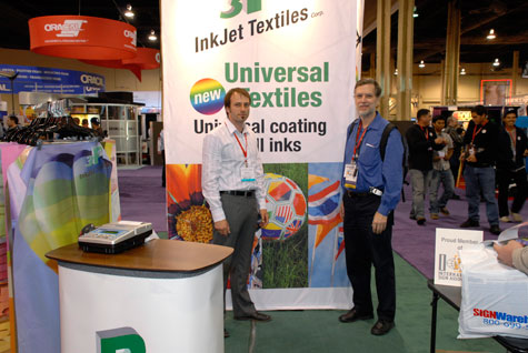 Dr. Hellmuth at 3P booth, ISA 2007.