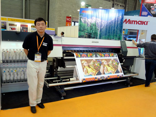 As you can see, there is no belt on the Mimaki TextileJet Tx400-1800D printer. APPPEXPO, Shanghai 2011.